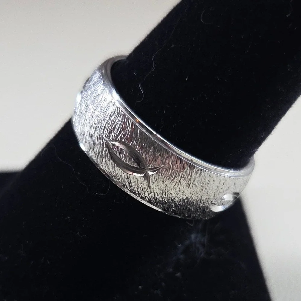 Silver Tone Ichthys Christian Fish Symbol Textured Band Ring Size 10 Mens Womens